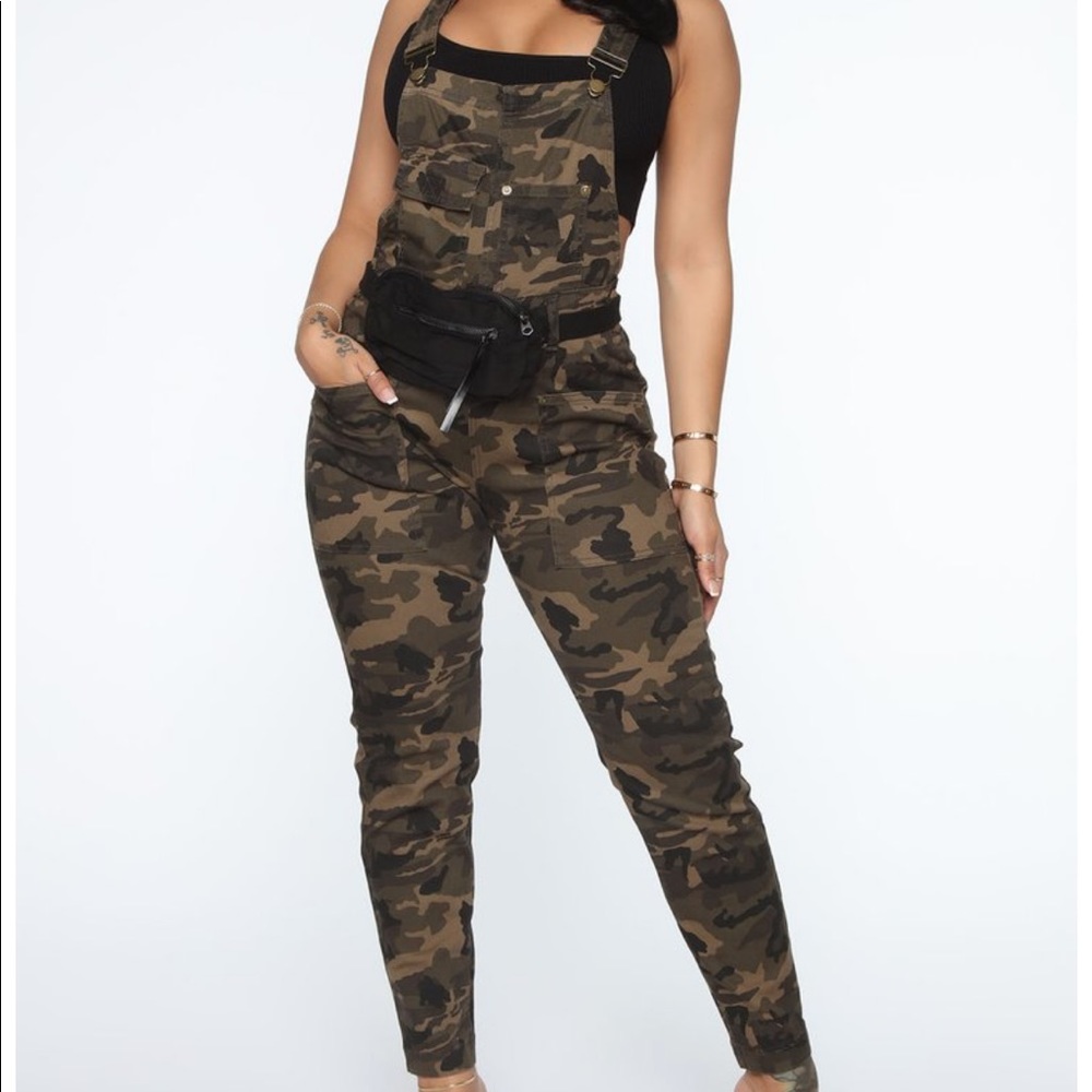 Fashion nova overalls